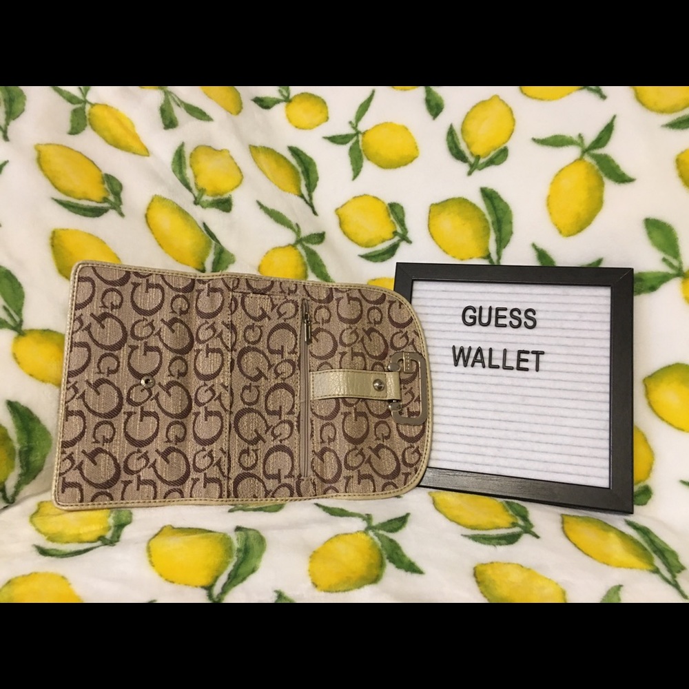 Great Condition Guess Wallet - Picture 4 of 4